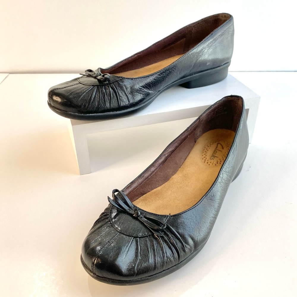 Clarks Black Leather Flats with Bow Size 8.5